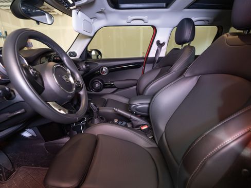 Used 2021 MINI Cooper 4-Door Hardtop w/ Storage Package FWD image 11