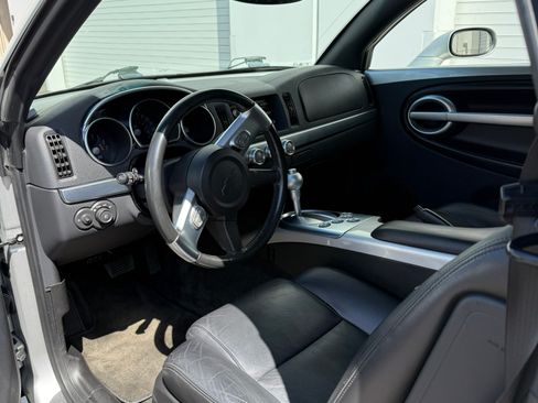 Used 2004 Chevrolet SSR w/ Preferred Equipment Group image 11