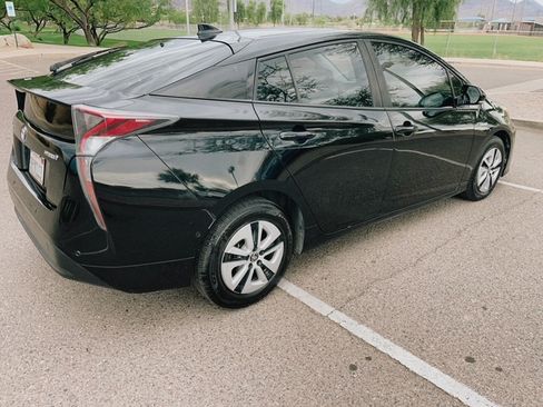 Used 2018 Toyota Prius Two w/ Prius Two Safety Plus Package FWD image 6