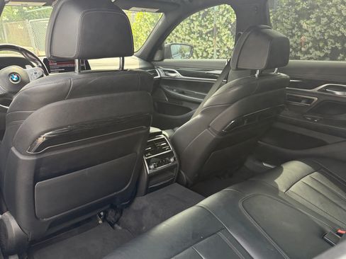 Used 2021 BMW 740i w/ M Sport Package RWD image 6
