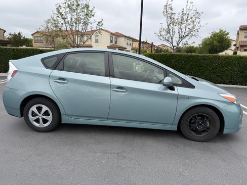 Used 2014 Toyota Prius Two FWD image 4