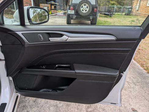 Used 2016 Ford Fusion Titanium image 20