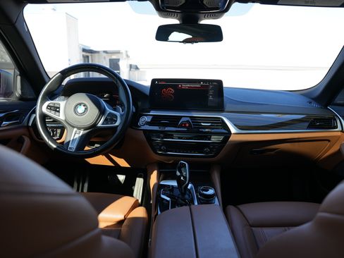 Used 2021 BMW M550i xDrive w/ Executive Package image 19