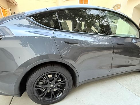 Used 2020 Tesla Model Y Long Range image 10