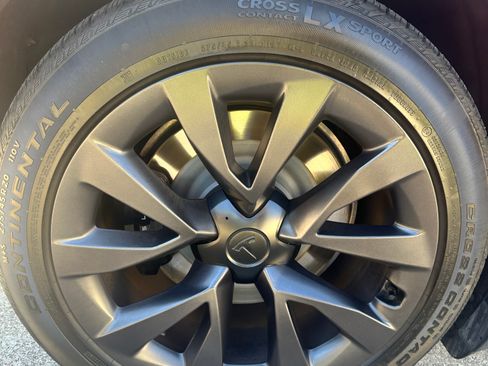 Used 2025 Tesla Model X AWD/4WD image 8