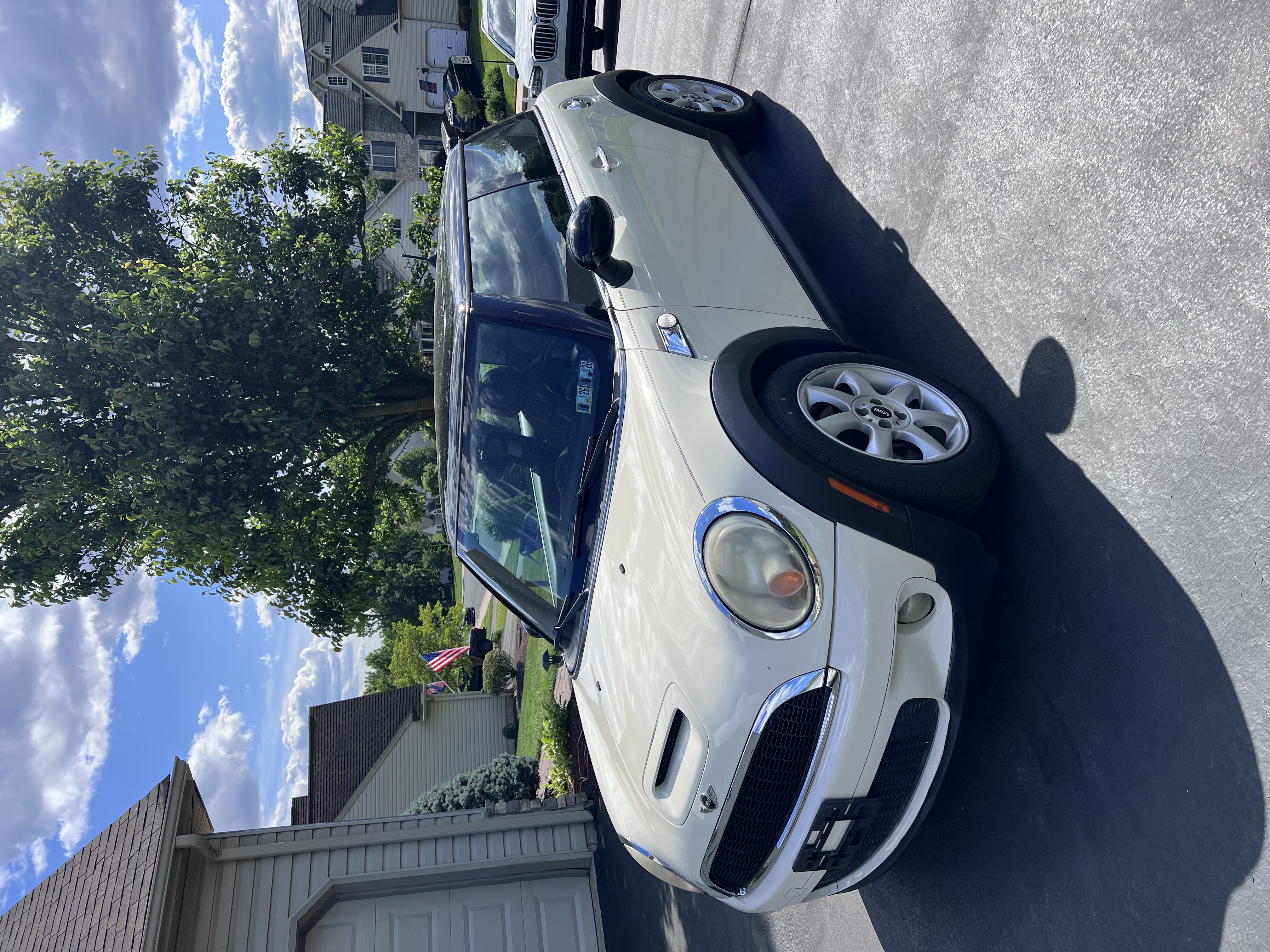 Used 2010 MINI Cooper S w/ Cold Weather Pkg FWD image 4