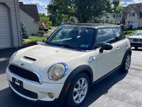 Used 2010 MINI Cooper S w/ Cold Weather Pkg FWD image 4