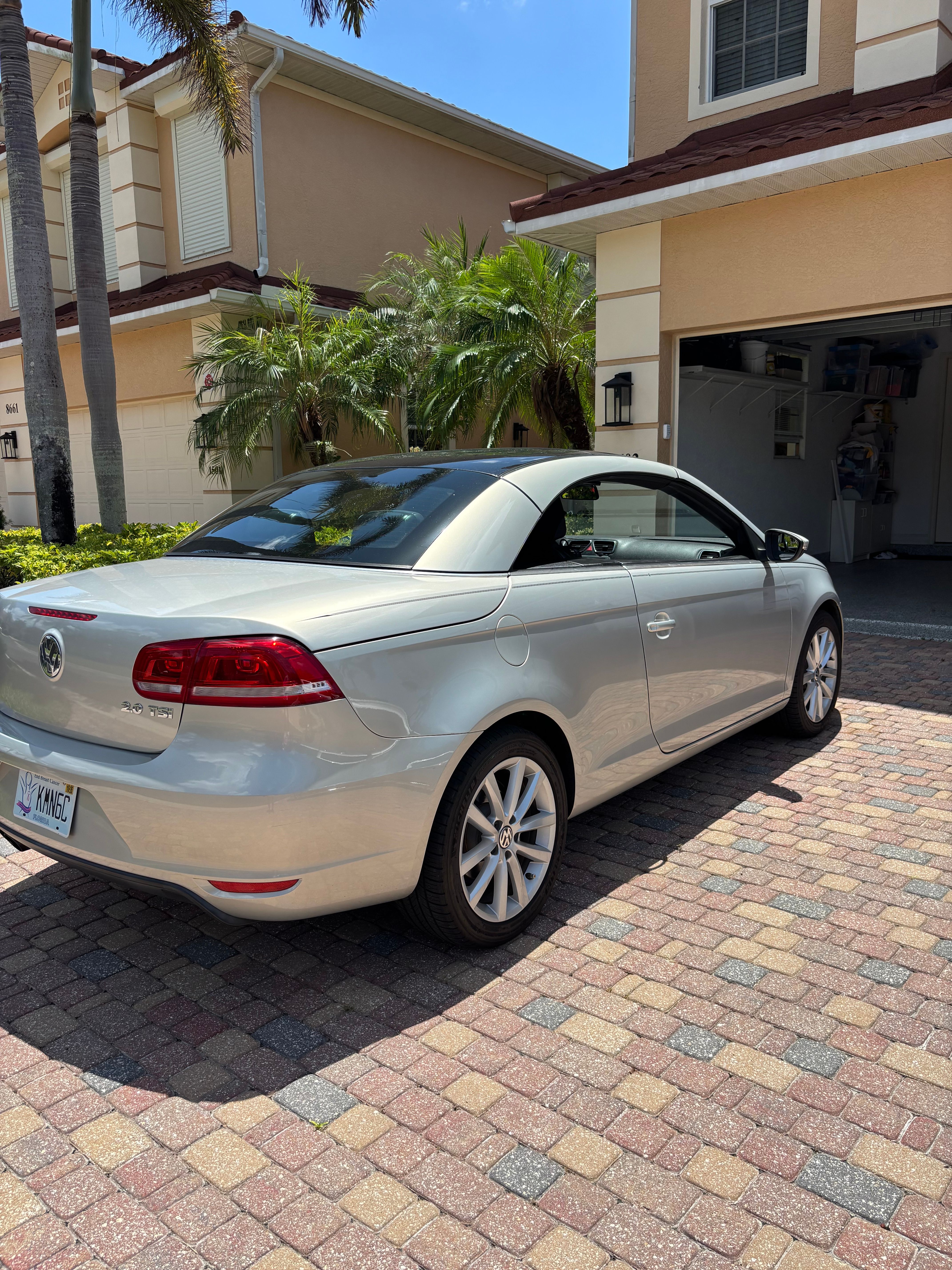 Used 2012 Volkswagen Eos Komfort FWD image 2