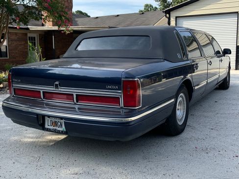 Used 1997 Lincoln Town Car Executive RWD image 6