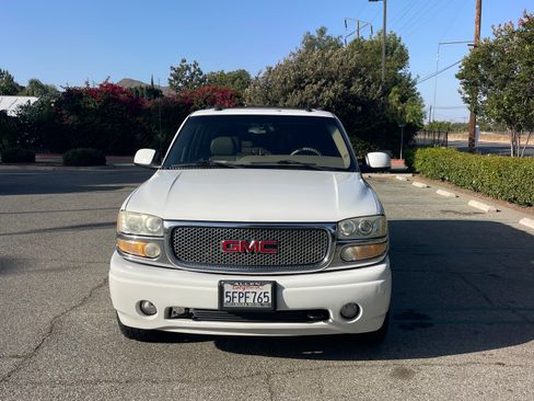 Used 2004 GMC Yukon XL Denali image 4