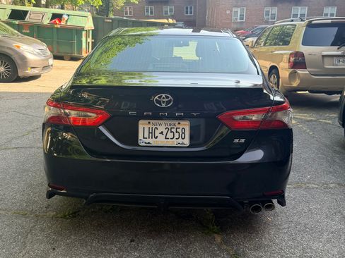 Used 2018 Toyota Camry SE FWD image 11
