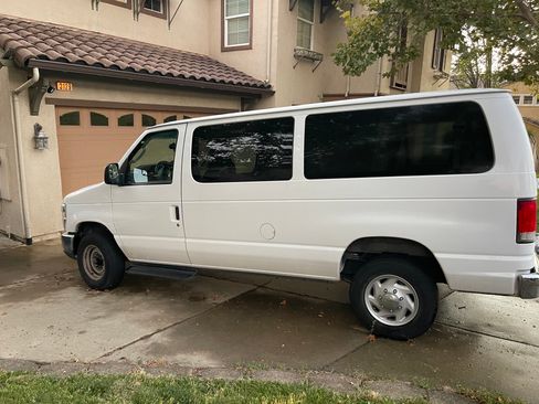 Used 2014 Ford E-350 and Econoline 350 XLT RWD image 4