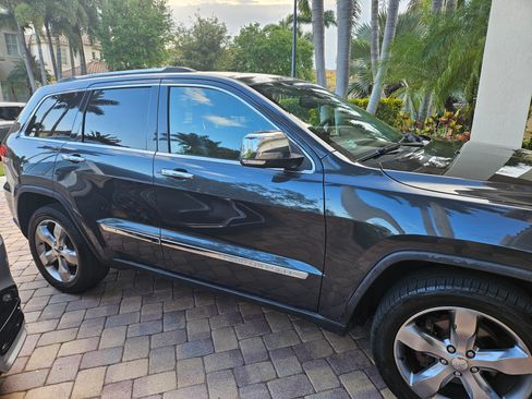 Used 2011 Jeep Grand Cherokee Limited w/ Trailer Tow Group image 4