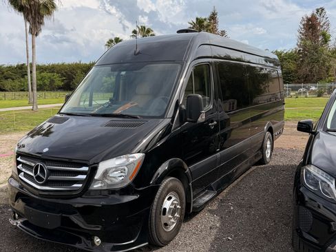 Used 2015 Mercedes-Benz Sprinter 3500 image 1