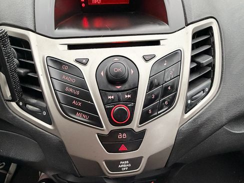 Used 2013 Ford Fiesta SE w/ Super Fuel Economy Pkg image 21