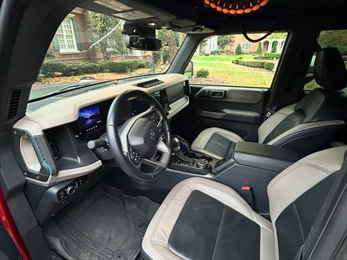 Used 2023 Ford Bronco Wildtrak image 16