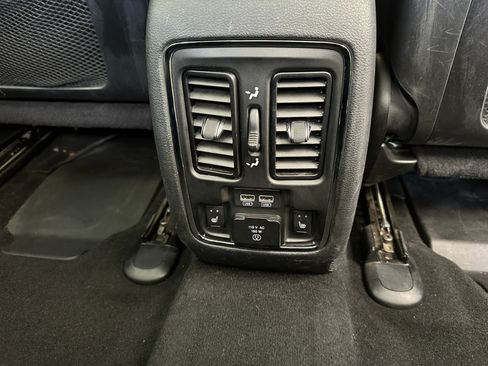 Used 2019 Jeep Grand Cherokee Overland AWD/4WD image 15