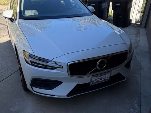Used 2020 Volvo S60 T5 Momentum FWD image 2