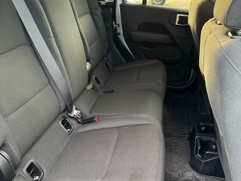 Used 2020 Jeep Gladiator Overland image 16