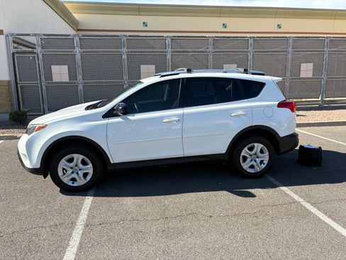 Used 2013 Toyota RAV4 LE image 1