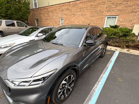 Used 2021 Ford Mustang Mach-E Premium image 2