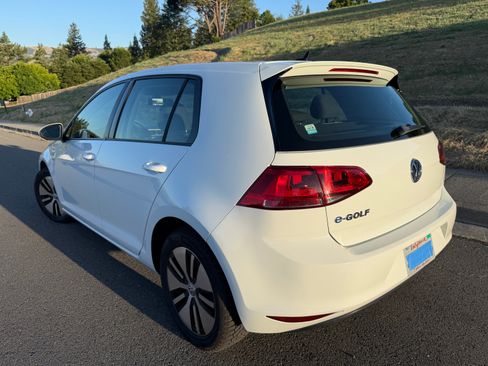 Used 2016 Volkswagen e-Golf SE w/ DC Fast Charging Package FWD image 5