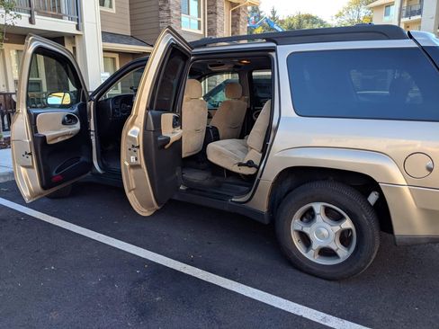 Used 2006 Chevrolet TrailBlazer 4WD w/ LS Preferred Equipment Group image 4