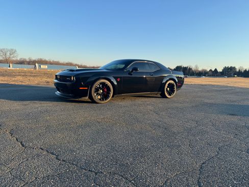 Used 2021 Dodge Challenger SRT Hellcat image 1