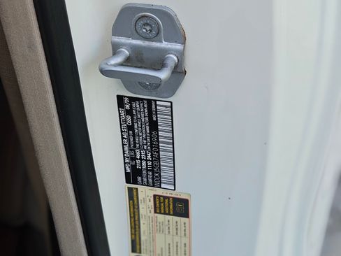 Used 2010 Mercedes-Benz E 350 Coupe image 22