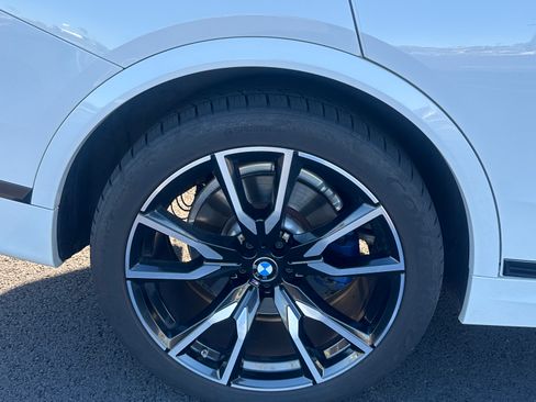 Used 2021 BMW X7 xDrive40i w/ M Sport Package AWD/4WD image 21