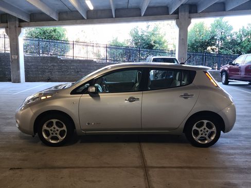 Used 2012 Nissan Leaf SL image 4