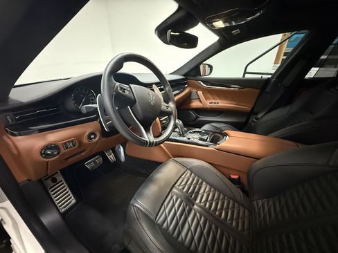 Used 2021 Maserati Quattroporte Trofeo image 11