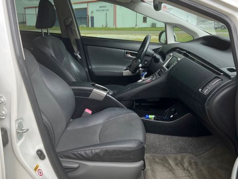 Used 2012 Toyota Prius Four w/ Deluxe Solar Roof Pkg FWD image 13