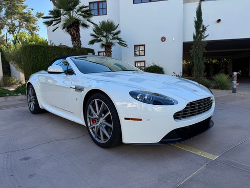 Used 2013 Aston Martin V8 Vantage Roadster image 12