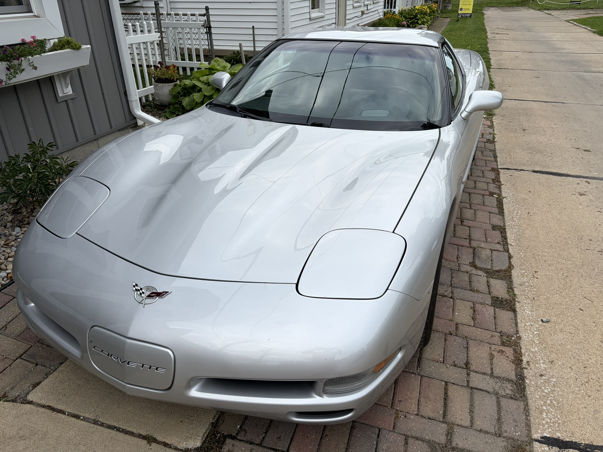 Used 2003 Chevrolet Corvette Coupe w/ Preferred Equipment Group RWD image 2