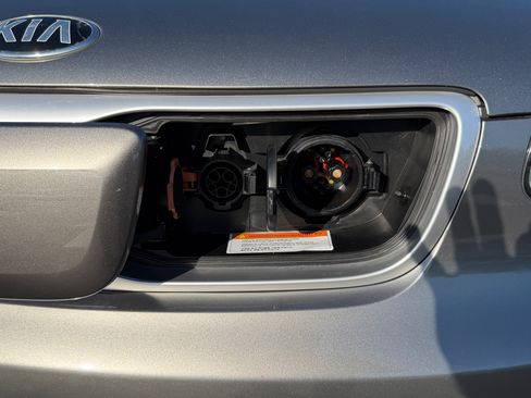 Used 2016 Kia Soul EV + FWD image 30