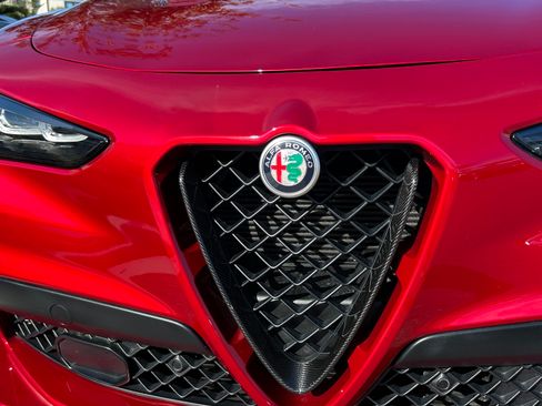 Used 2024 Alfa Romeo Stelvio Quadrifoglio image 16