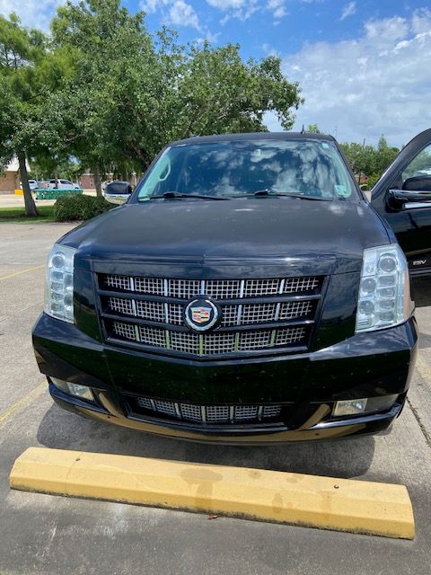 Used 2013 Cadillac Escalade ESV Premium RWD image 1