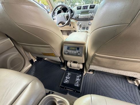 Used 2010 Toyota Highlander SE image 27