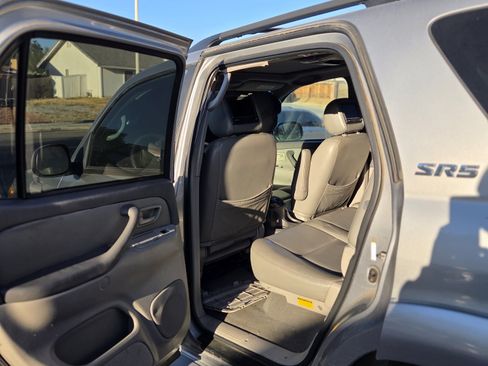 Used 2003 Toyota Sequoia SR5 AWD/4WD image 10