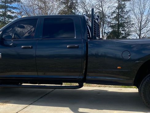 Used 2015 RAM 3500 Tradesman w/ Chrome Appearance Group image 2