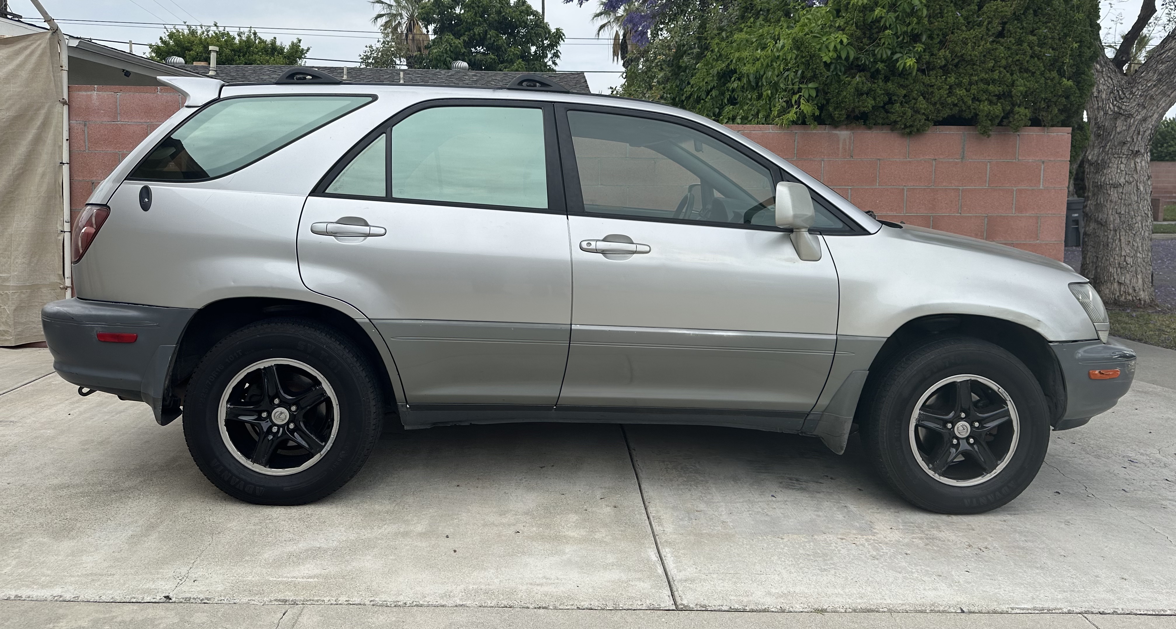 Used 2000 Lexus RX 300 FWD image 1