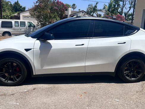 Used 2021 Tesla Model Y Long Range AWD/4WD image 2