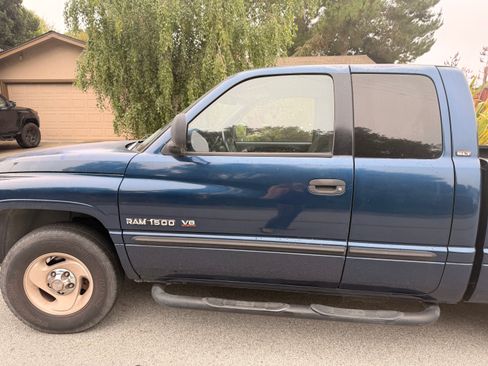 Used 2001 Dodge Ram 1500 Truck 2WD Quad Cab image 2