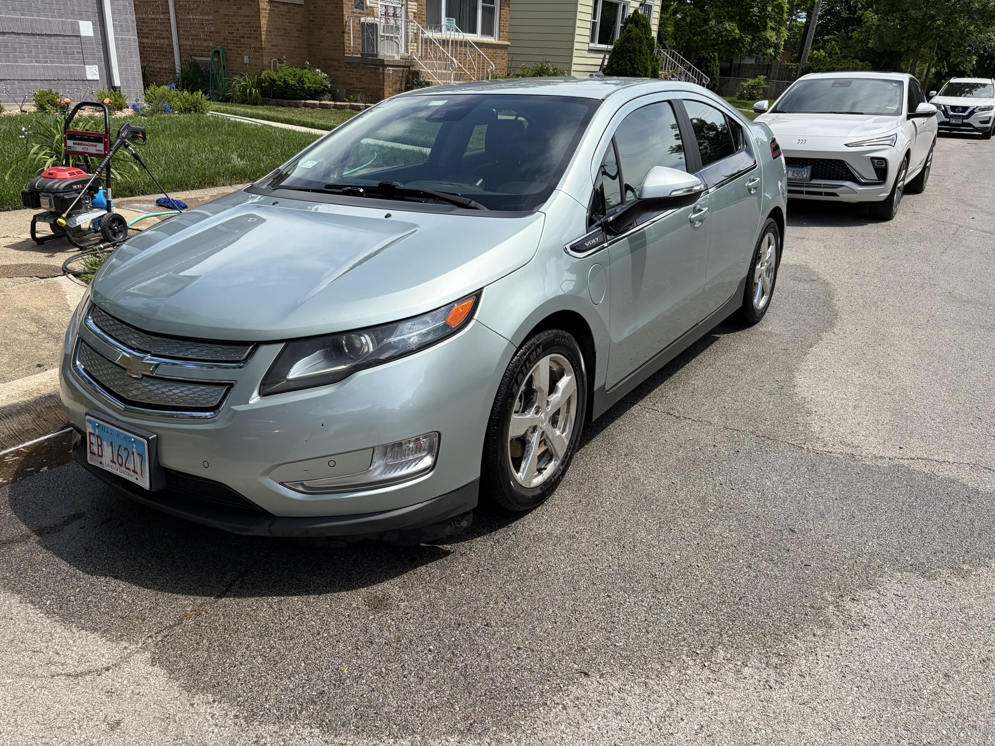 Used 2013 Chevrolet Volt Premium w/ Premium Trim Package FWD image 1