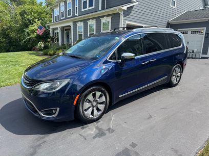Used 2018 Chrysler Pacifica Limited w/ Advanced Safetytec Group