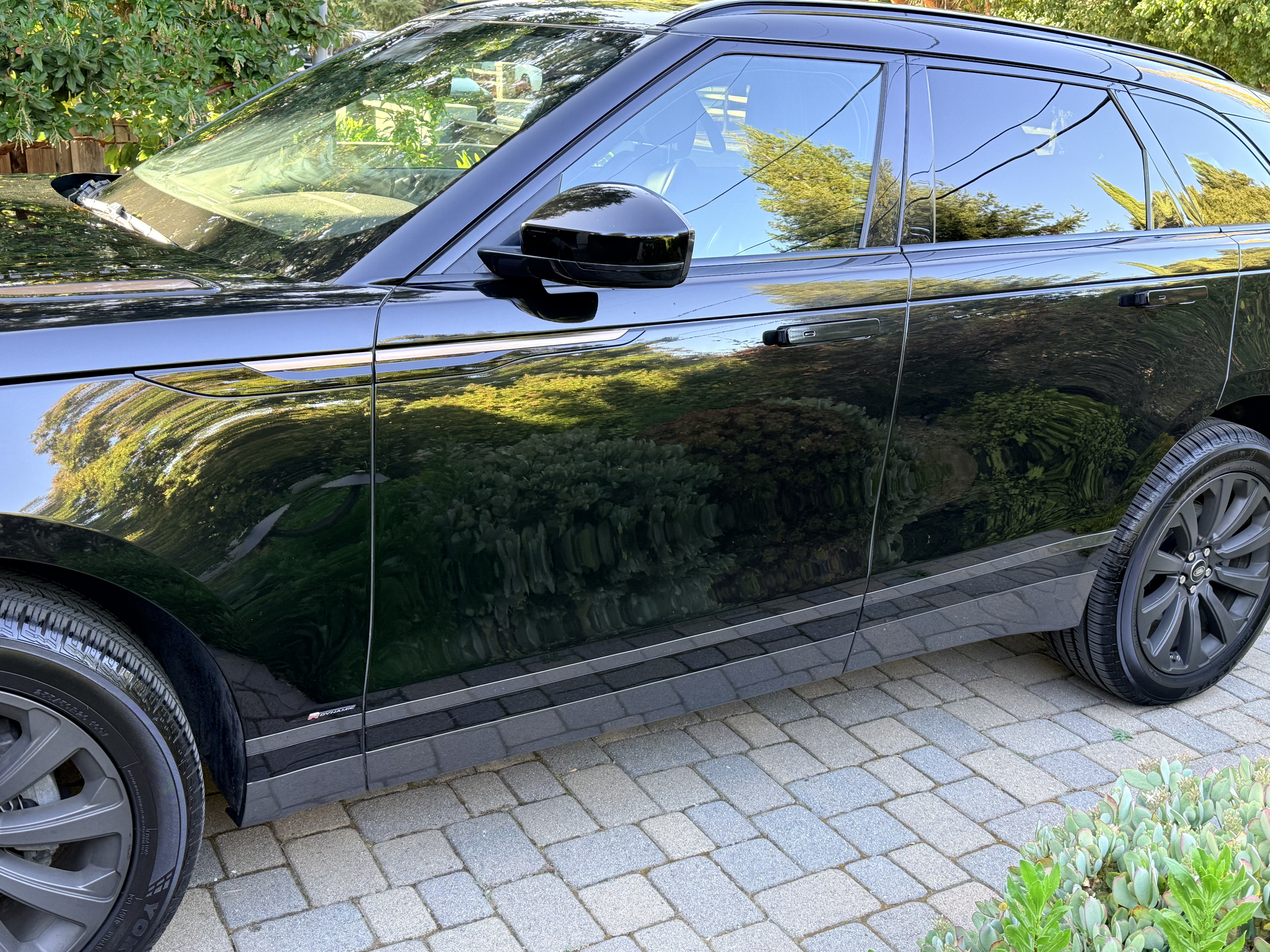 Used 2018 Land Rover Range Rover Velar R-Dynamic SE AWD/4WD image 4