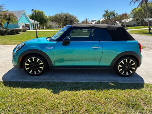 Used 2019 MINI Cooper S w/ Premium Package image 12