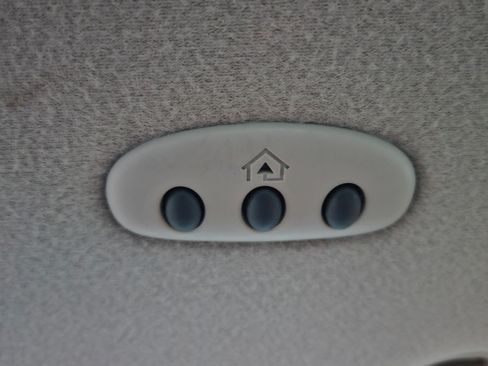 Used 2006 Lincoln Town Car Signature Limited image 16