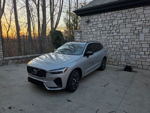 Used 2023 Volvo XC60 B5 Plus w/ Climate Package image 6